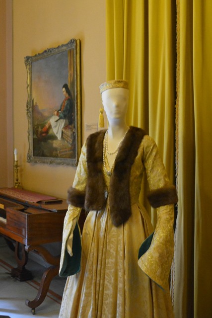 dress from the 19th century