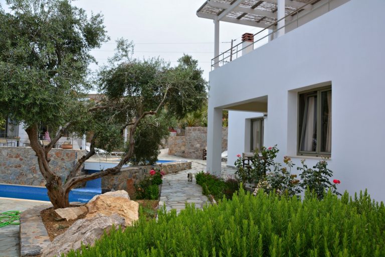 Mourtzanakis Residence: Heraklion Eco-Villa Beauty